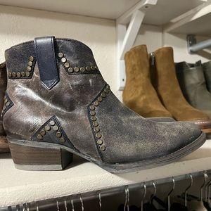 Brand new 9.5 Corral boots circle g star blue studded boot booties navy